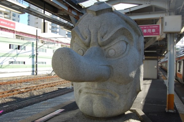 高尾駅 天狗像 デート向き ファミリー向き 高尾駅 観光スポット 高尾山遊歩